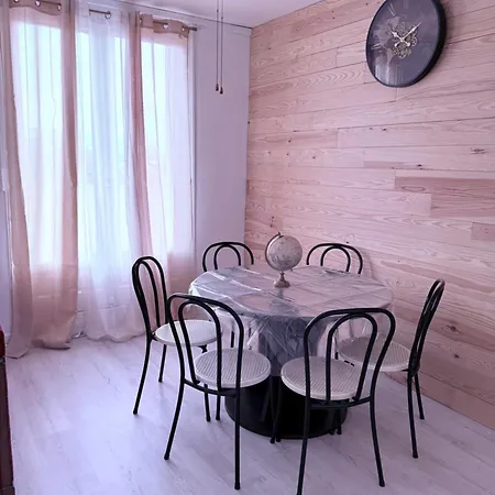 Lägenhet Spacieux Au Centre-ville